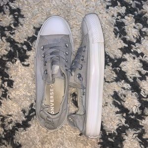 Grey low converse shoes